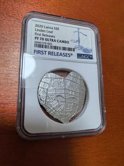 长老汇蛇年精选第一百场拍卖 - 2020拉脱维亚菩提叶5欧元异形精制银币，NGC PF70，首期，原盒证，5000枚