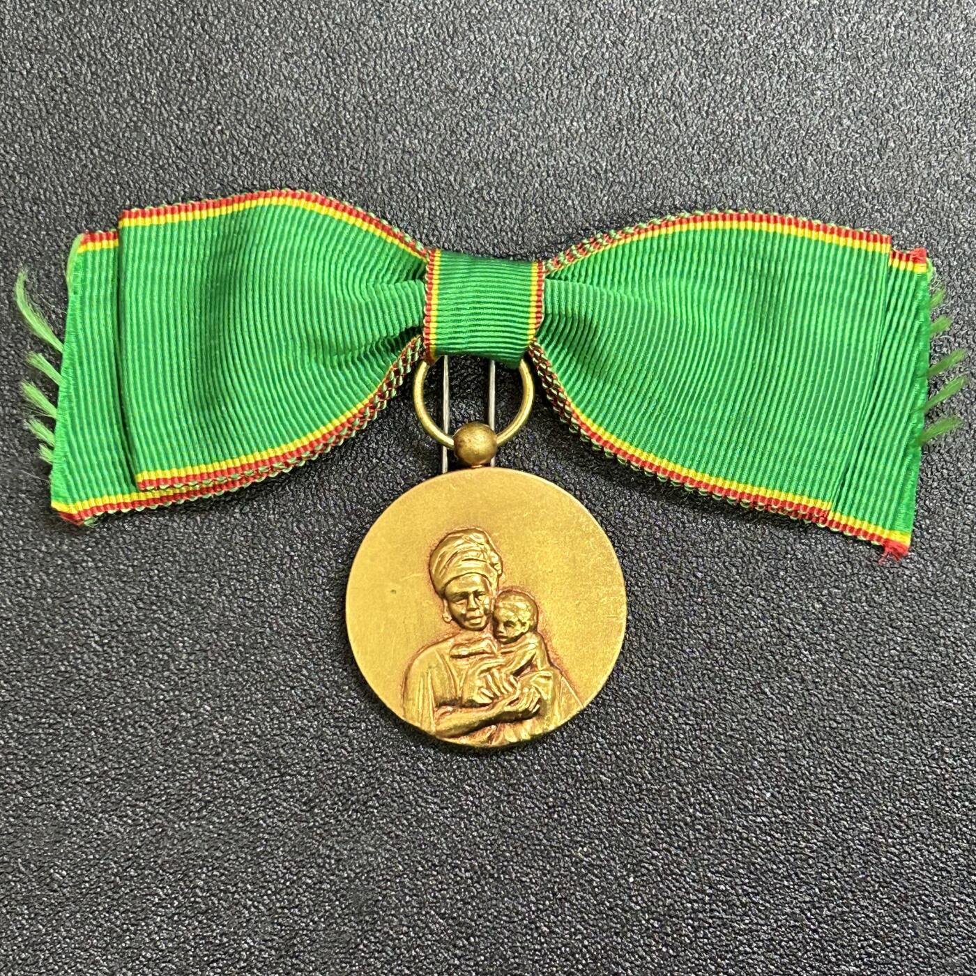 西秦中古拍卖第七十七期 2026马年新春专场 本场拍品年初九发出 刚果金 扎伊尔蒙博托时代一级母亲奖章 法国代工版