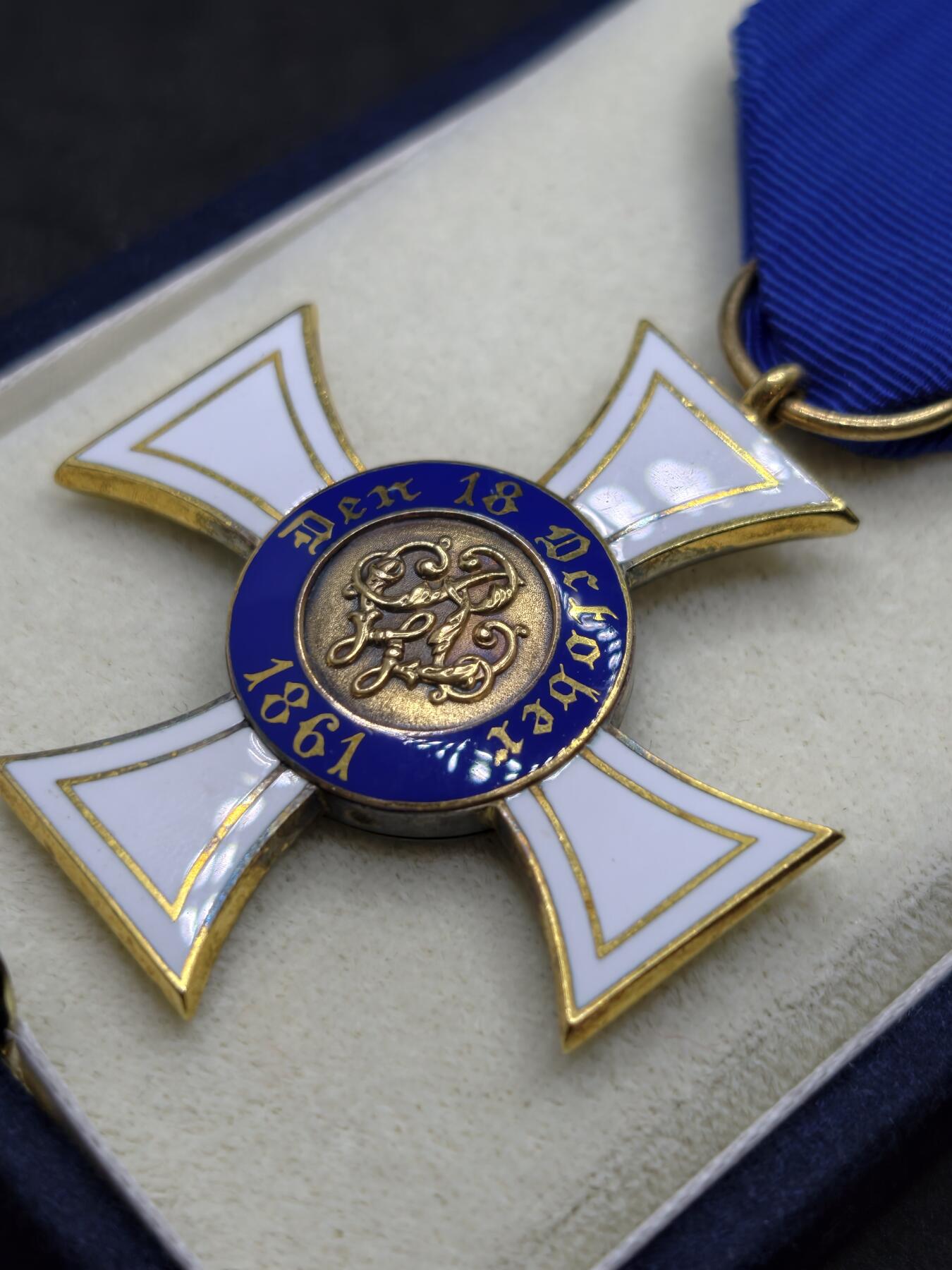 凯旋世界勋赏（第22期新年大拍）（欢迎送拍）（对拍品有疑问请询问客服，不接受到手刀，出价默认拍品品相。请认真阅读拍卖规则！出价默认已认可！）（收到货请录制开箱视频，无视频概不处理问题。） 帝德普鲁士三级普鲁士王冠勋章，k金质，wagner造