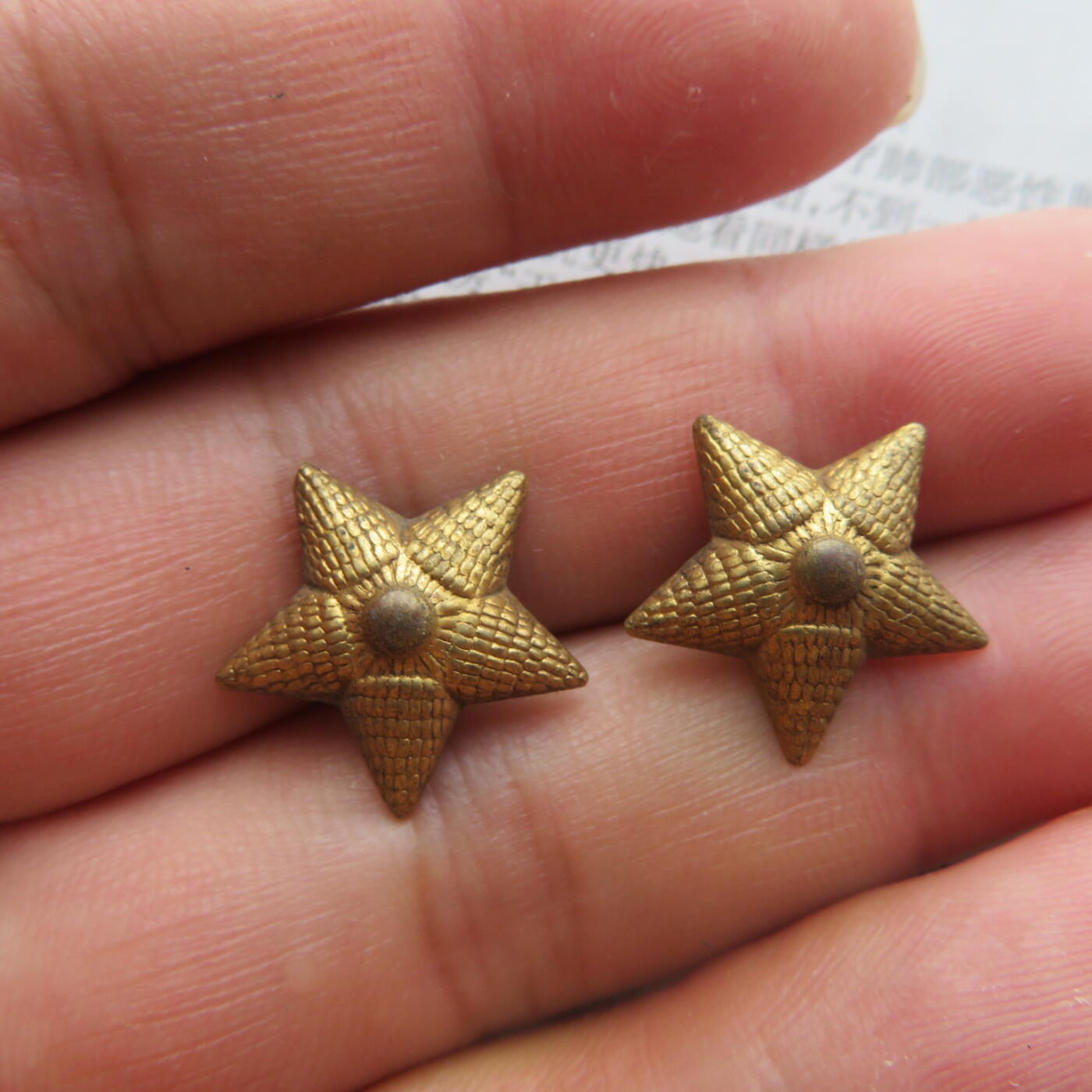 43--18mm技术铜质镀金黄星星2个一组，腿脚完好