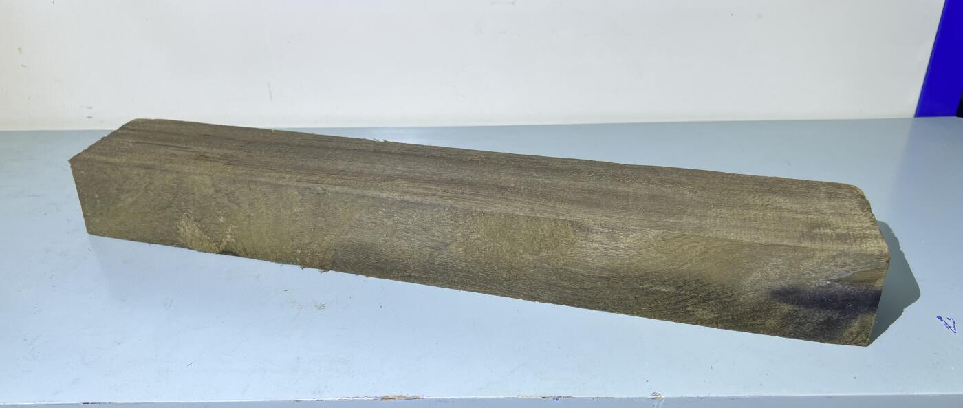 零元拍：NO.3爆满金丝乌木金丝楠 绿幽灵 可做镇尺 切牌子，无需打磨就已经金光闪闪。满金丝药香，尺寸约：42/66/4.8厚CM。