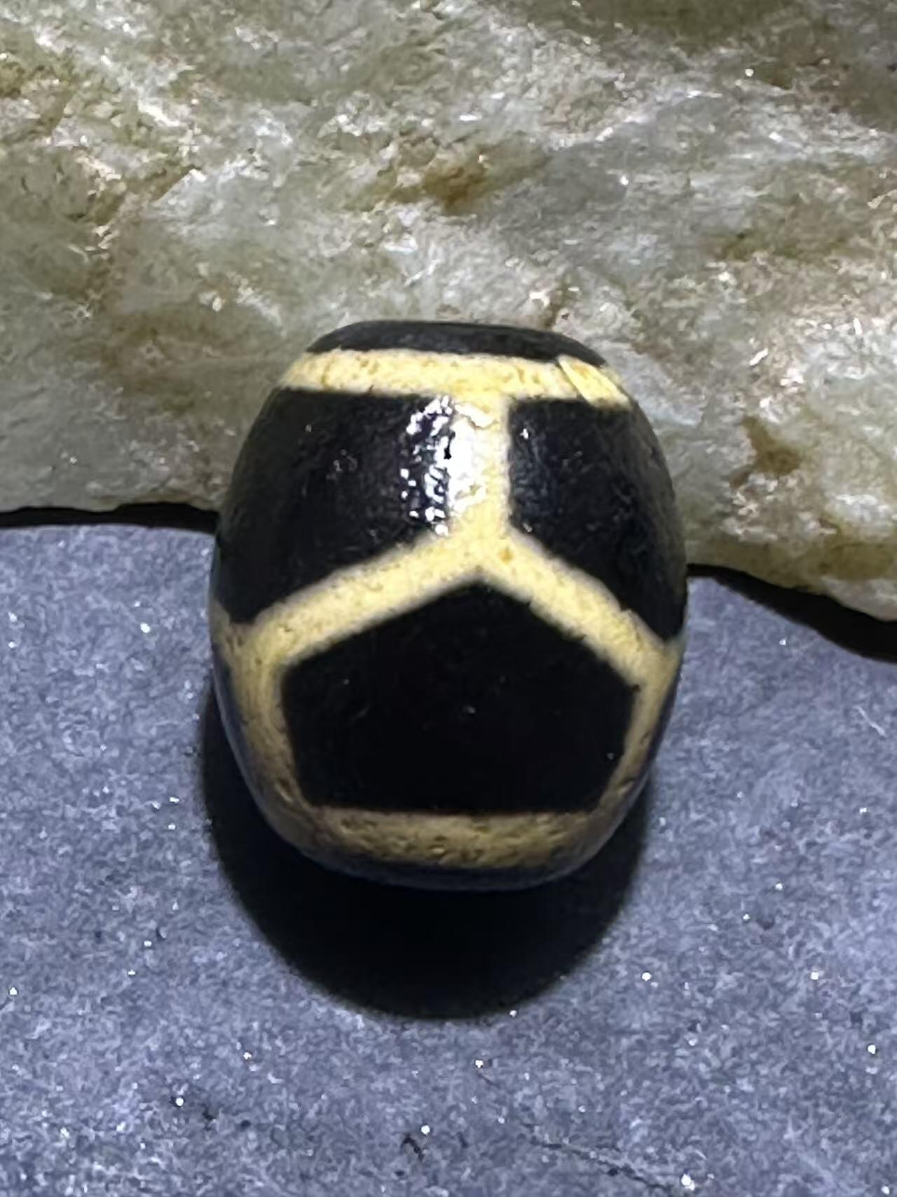 仅此一颗，精品藏传龟甲玛瑙天珠一颗，