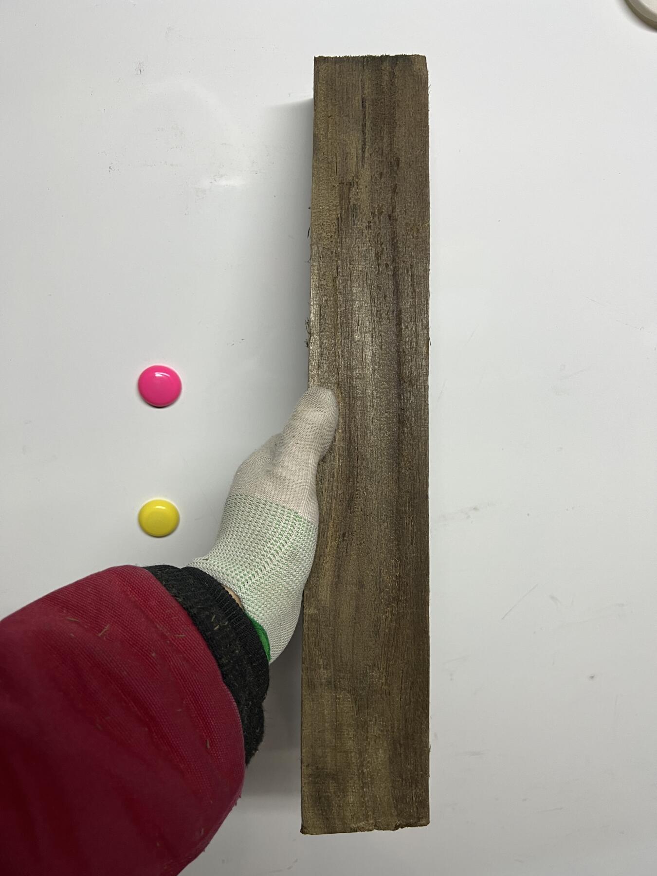 零元拍：NO.3爆满金丝乌木金丝楠 绿幽灵 可做镇尺 切牌子，无需打磨就已经金光闪闪。满金丝药香，尺寸约：42/66/4.8厚CM。