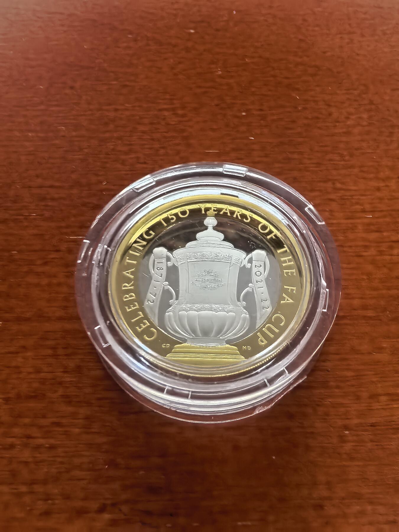 长老汇蛇年精选第一百场拍卖 2022英国足总杯2英镑镀金加厚精制双色银币，24克925银，盒证全，1150枚