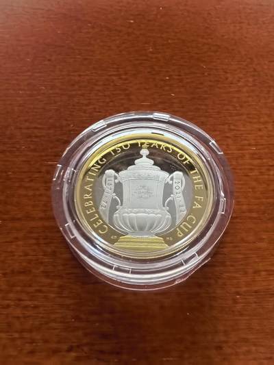 长老汇蛇年精选第一百场拍卖 - 2022英国足总杯2英镑镀金加厚精制双色银币，24克925银，盒证全，1150枚