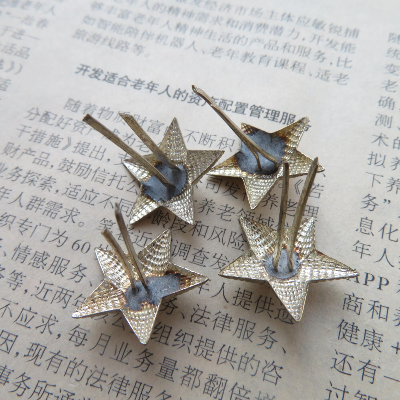 39--库存未使用镀银极美品55校官铜质20mm星星4个一组