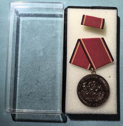 盛世勋华——号角文化勋章邮票专场拍卖第305期 - 东德铜级人民军功勋奖章 带略 带原盒