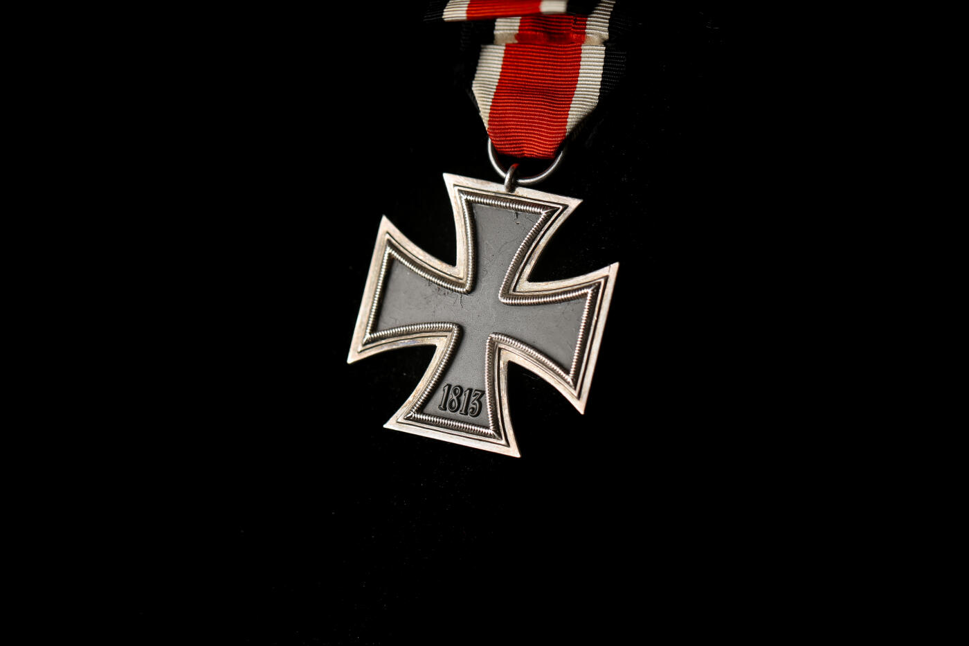 欢庆春节！戎马世界章牌大赏第111期春节大拍 德国二战98厂 无标二级铁十字勋章，漆面轻微瑕疵