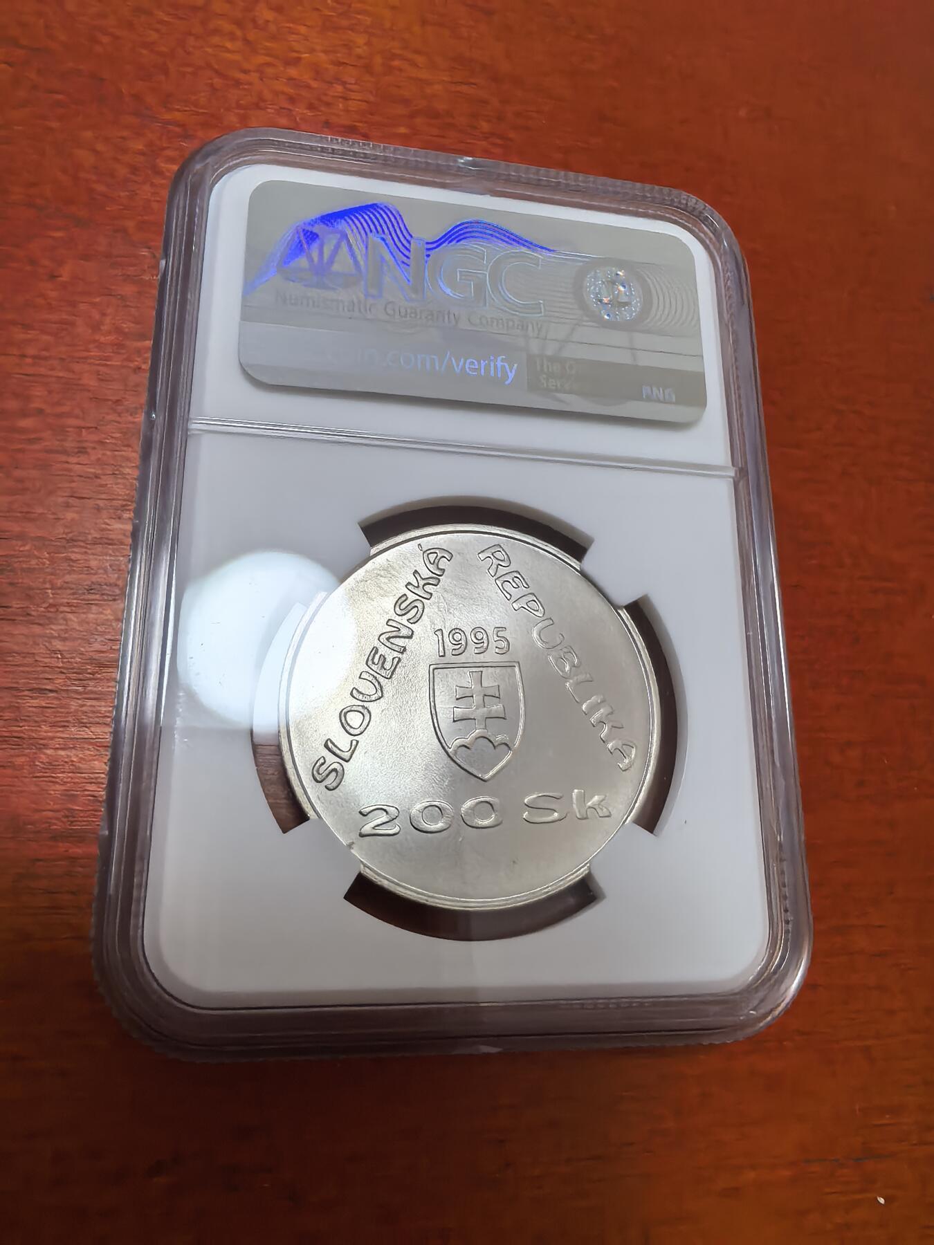 长老汇蛇年精选第一百场拍卖 1995 斯洛伐克布拉迪斯拉发有轨电车200克朗银币，NGC MS66分，季军分，更高分3枚