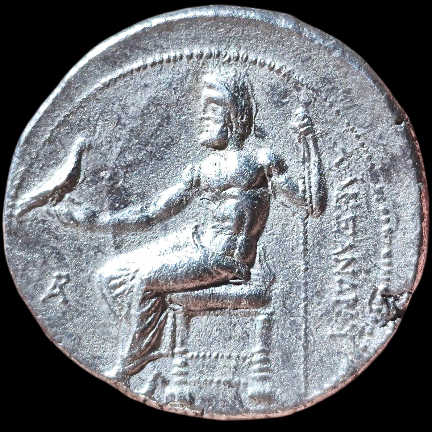 星盘世界钱币二月二十一日初五 世界古典币春节精品大拍 祝各位藏友马年大吉-新年新气象！ 典藏精品！亚历山大大帝署名大力神狮皮盔 四德拉克马大银币 约公元前 305-282年  初代继业者（托勒密？）发行 正面为大力神带着狮皮盔的侧像，背面为宙斯坐像。