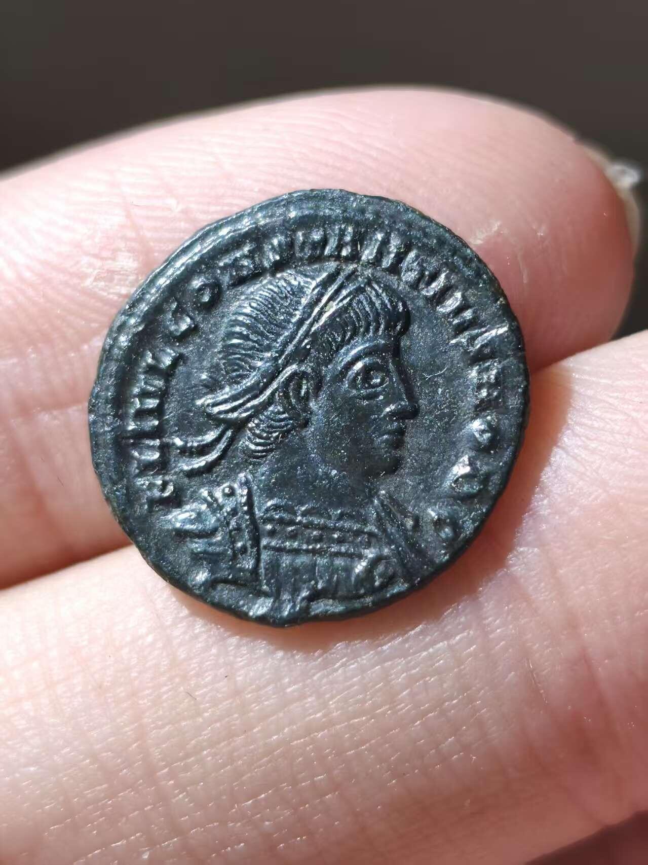 星盘世界钱币二月二十一日初五 世界古典币春节精品大拍 祝各位藏友马年大吉-新年新气象！ 极美品！君士坦提乌斯二世  公元333-335年正面：铭文“FL IVL CONSTANTIVS NOB C”（弗拉维乌斯·尤利乌斯·君士坦提乌斯，尊贵的凯撒）