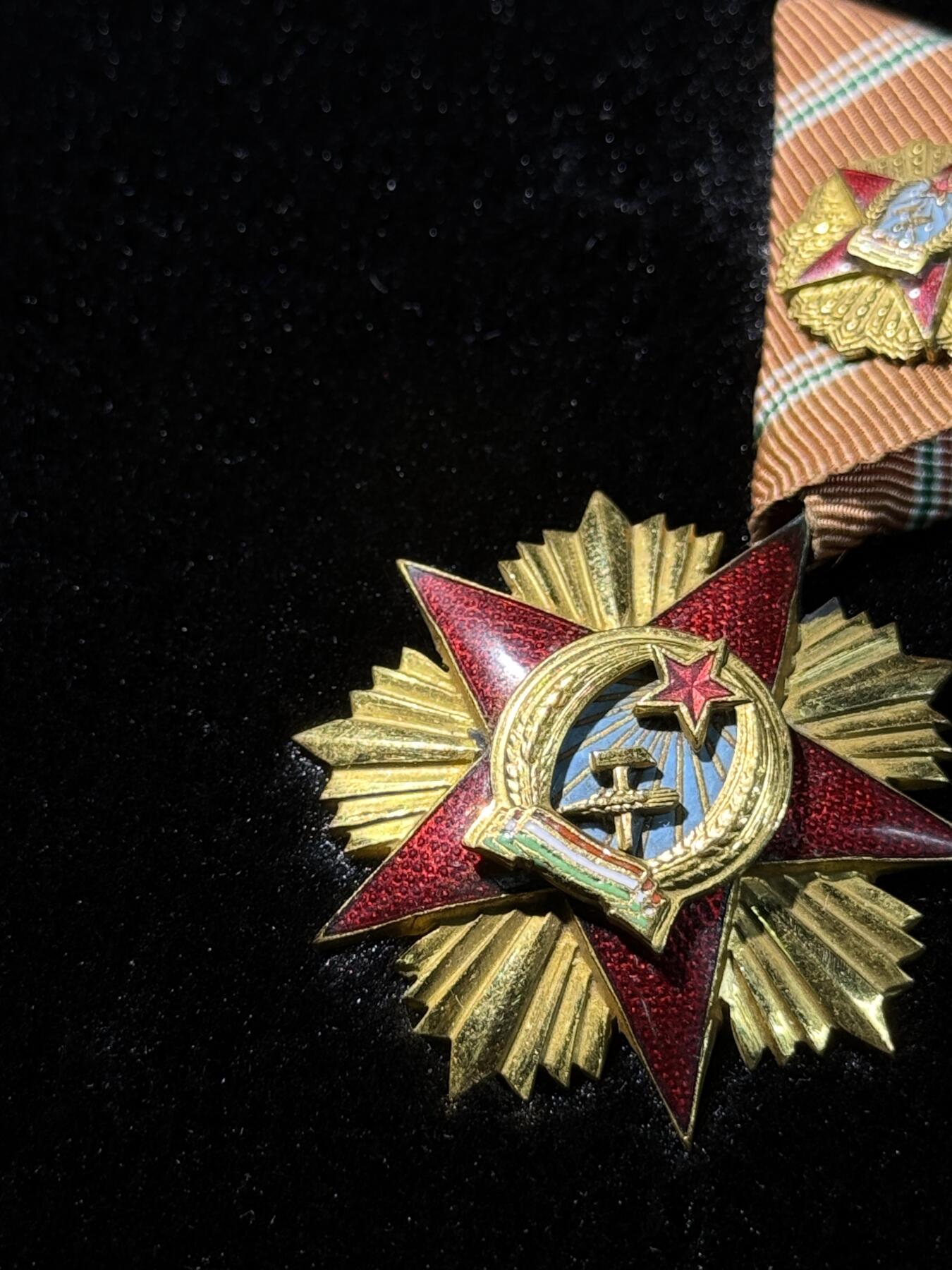 欢庆春节！戎马世界章牌大赏第111期春节大拍 匈牙利二级功勋勋章挂章，带mini章，授予时期1949～1953，匈牙利高级勋赏，非常少见