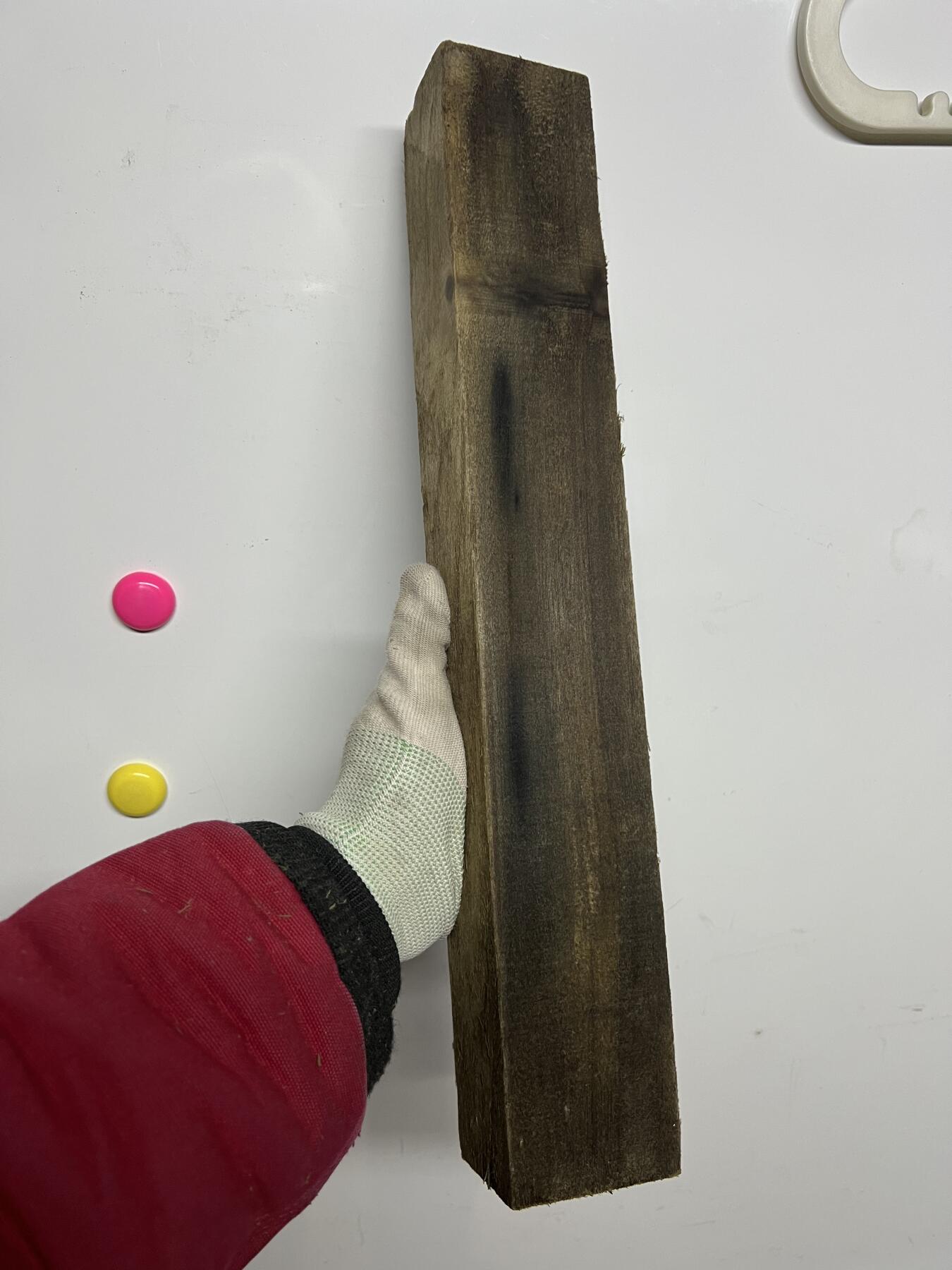 零元拍：NO.3爆满金丝乌木金丝楠 绿幽灵 可做镇尺 切牌子，无需打磨就已经金光闪闪。满金丝药香，尺寸约：42/66/4.8厚CM。