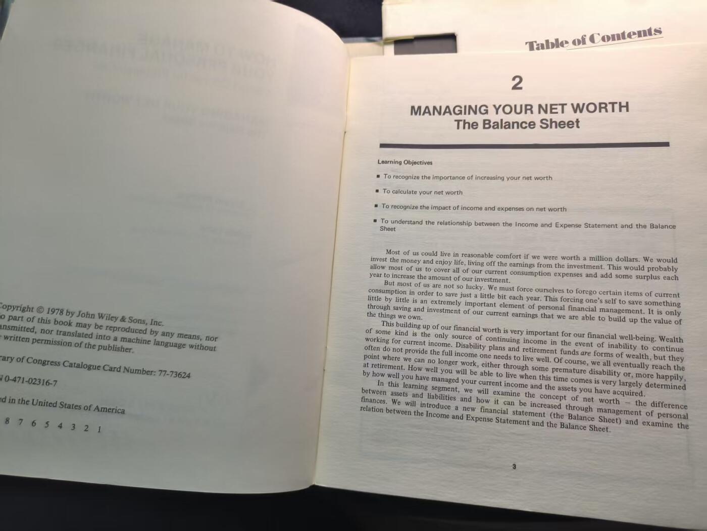 （450件拍品！制服徽章盛宴）罗岚⭐爱藏⭐年前甄选大拍场-店主清仓处理-分享拍场额外现金红包（实体经营） 《How to Manage Your Personal Finances: A Short Course for Professionals》（《如何管理你的个人财务：面向专业人士》）出版于 20 世纪 70-80 年代，是当时美国专业人士进行自我提升和财务规划的重要工具。它将企业财务管理的严谨方法应用于个人理财，这种理念至今仍有很强的指导意义