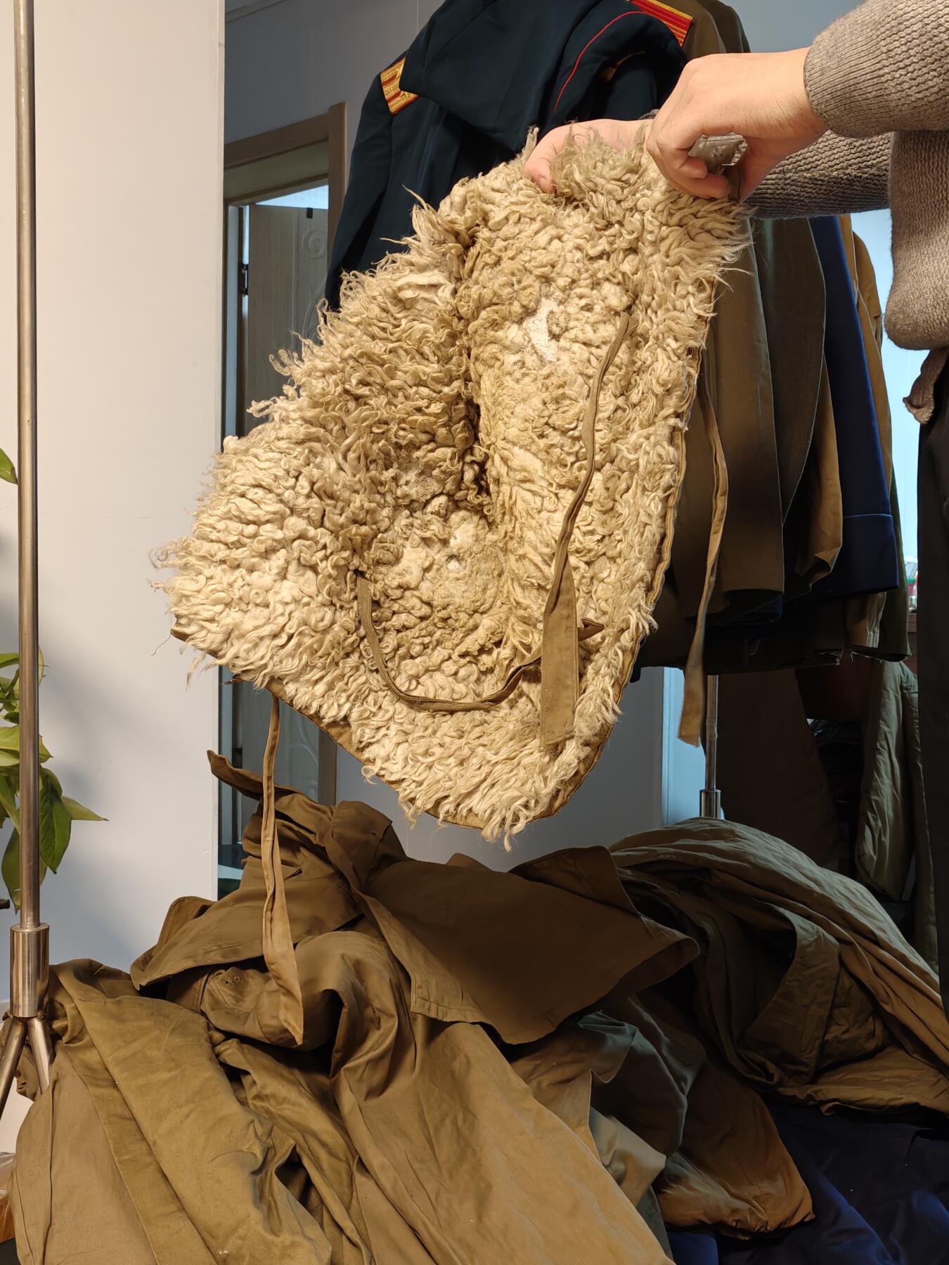 （450件拍品！制服徽章盛宴）罗岚⭐爱藏⭐年前甄选大拍场-店主清仓处理-分享拍场额外现金红包（实体经营） su-M55式内蒙羊皮毛骑兵帽 头围不限