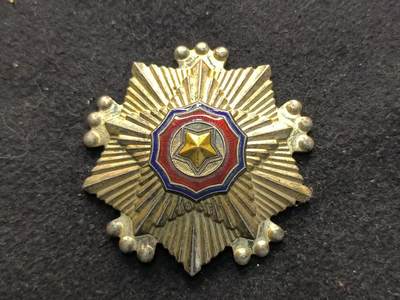 （450件拍品！制服徽章盛宴）罗岚⭐爱藏⭐年前甄选大拍场-店主清仓处理-分享拍场额外现金红包（实体经营） - 朝鲜人民民主主义共和国 三级国旗勋章 早期编号版本  包浆非常漂亮神似转轮章