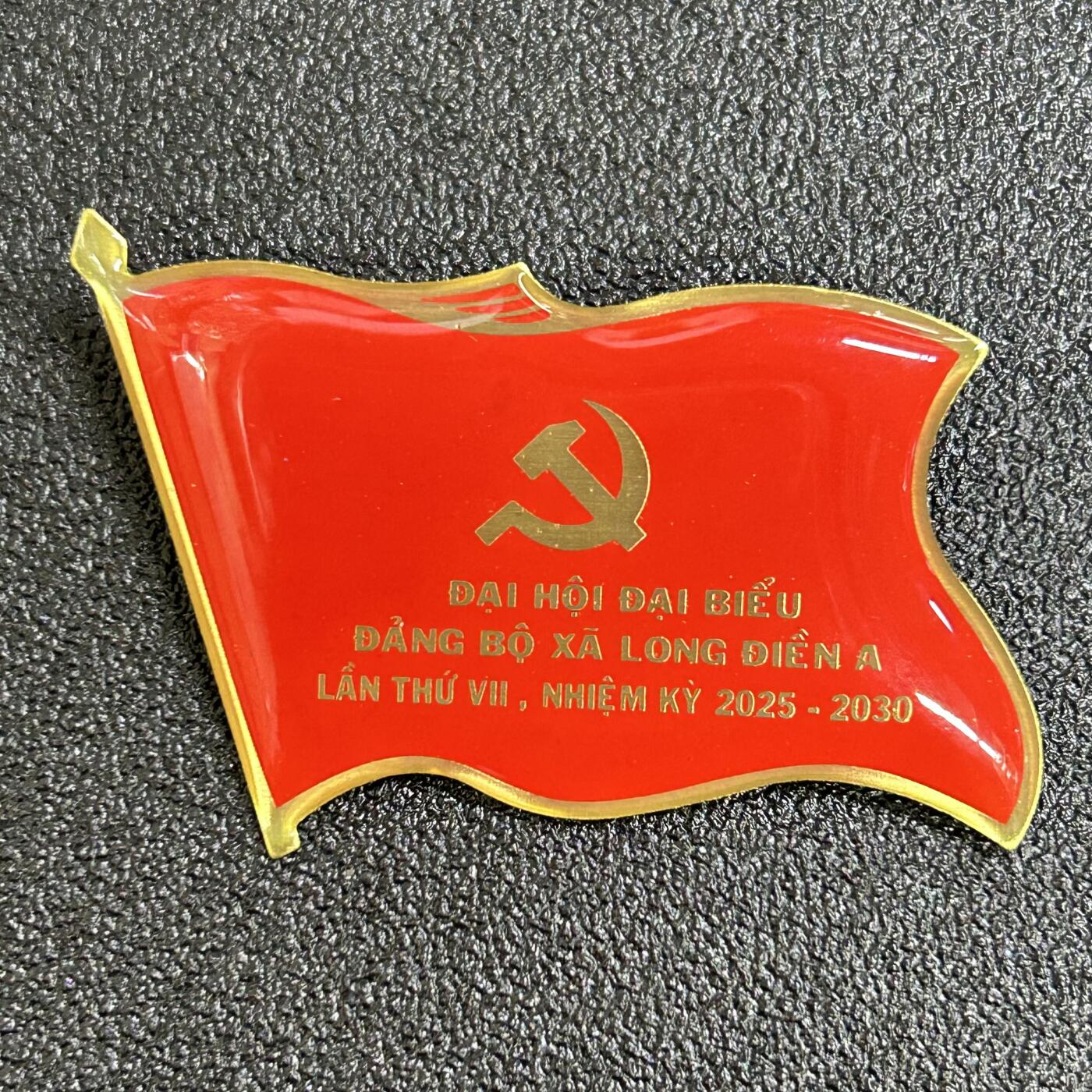 西秦中古拍卖第七十七期 2026马年新春专场 本场拍品年初九发出 越南龙田A乡第七届党代表大会证章 2025—2026年任期