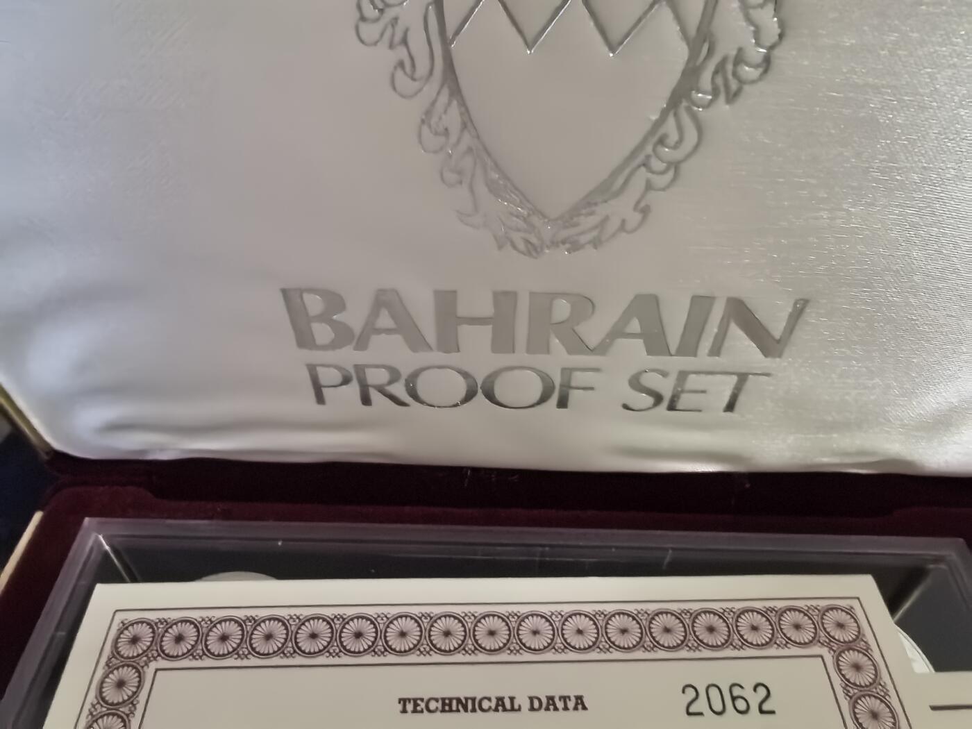 长老汇蛇年精选第一百场拍卖  1984巴林8枚精制银币套装，55克左右925银，盒证全，稀少精品，1.5万套