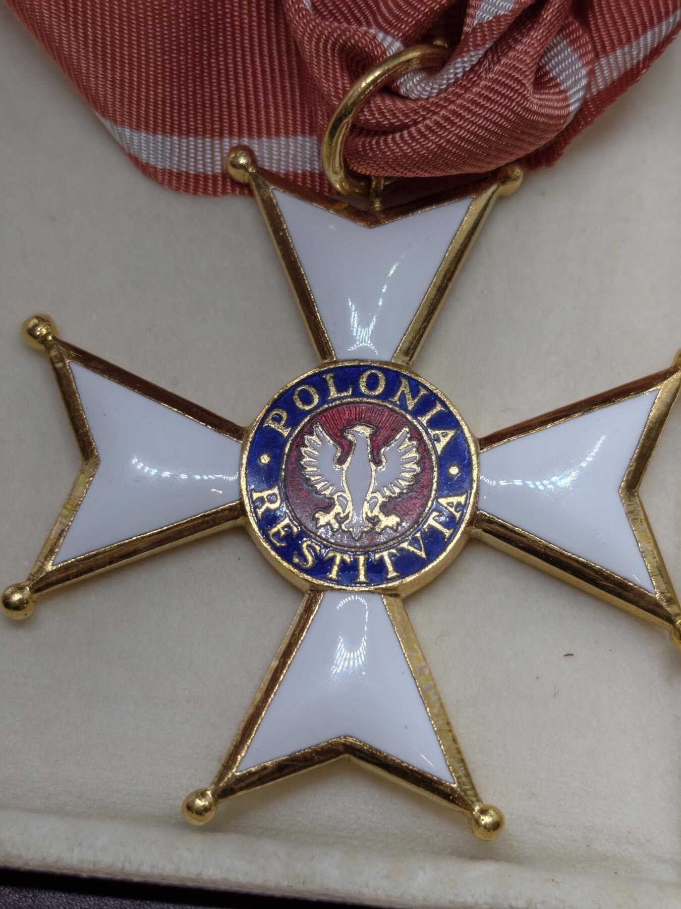 凯旋世界勋赏（第22期新年大拍）（欢迎送拍）（对拍品有疑问请询问客服，不接受到手刀，出价默认拍品品相。请认真阅读拍卖规则！出价默认已认可！）（收到货请录制开箱视频，无视频概不处理问题。） 波兰复兴勋章，颈绶版带证书