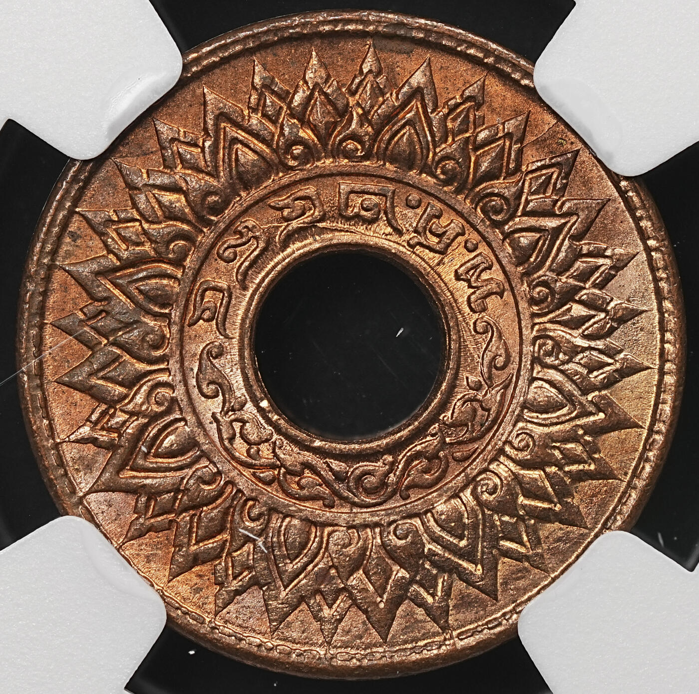 修遠堂世界钱币第105期，马年首拍