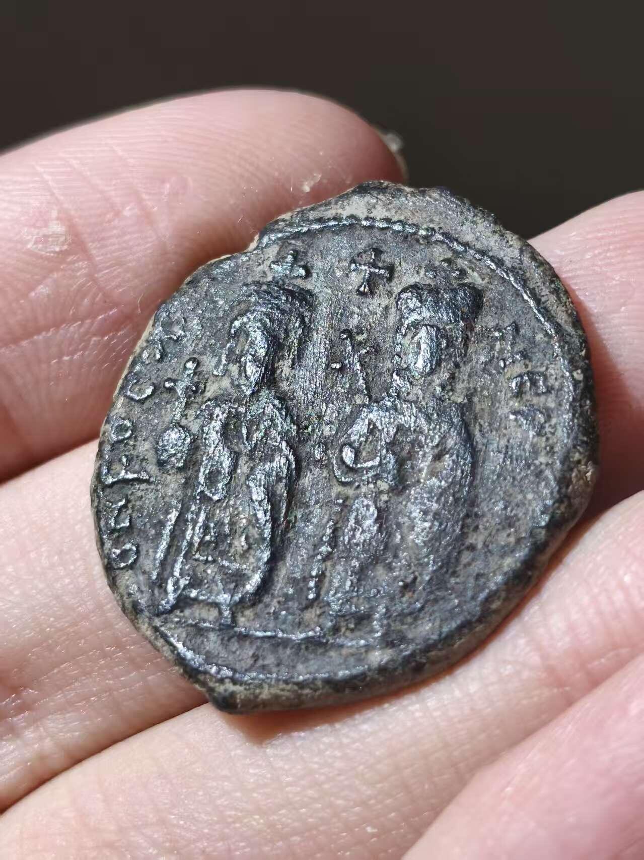 星盘世界钱币二月二十一日初五 世界古典币春节精品大拍 祝各位藏友马年大吉-新年新气象！ 精品！这个品种很少有这个品相那么好的拜占庭钱币福卡斯（公元602-610年），于安条克打制，打于公元603/604年正面铭文：ONFOCA-NîPîAY（希腊语缩写，意为“我们的主君福卡斯与列昂提亚”）