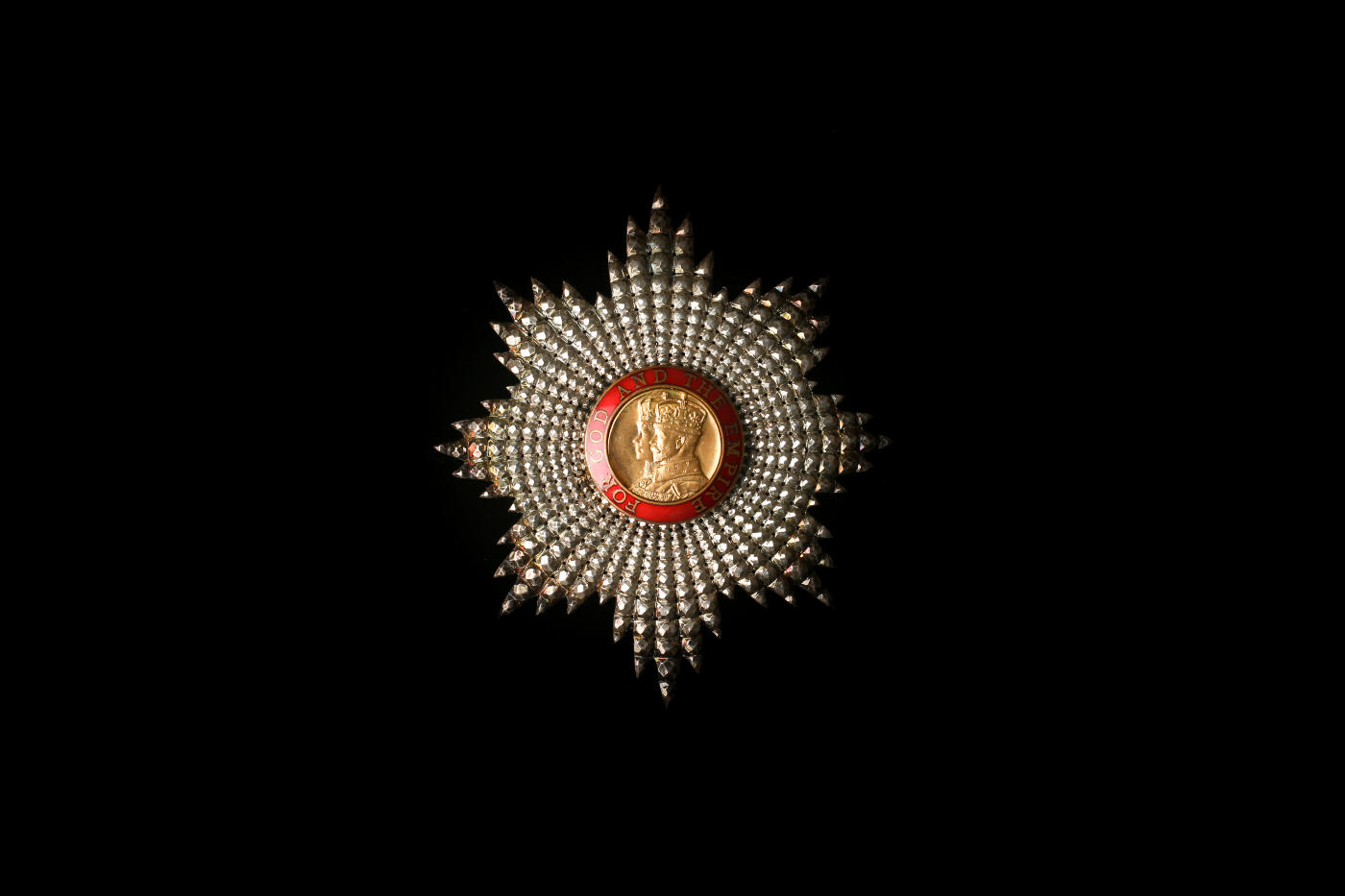 欢庆春节！戎马世界章牌大赏第111期春节大拍 大十字级大英帝国勋章（GBE），第二型，附原盒，挂章蓝色左右臂有掉皮