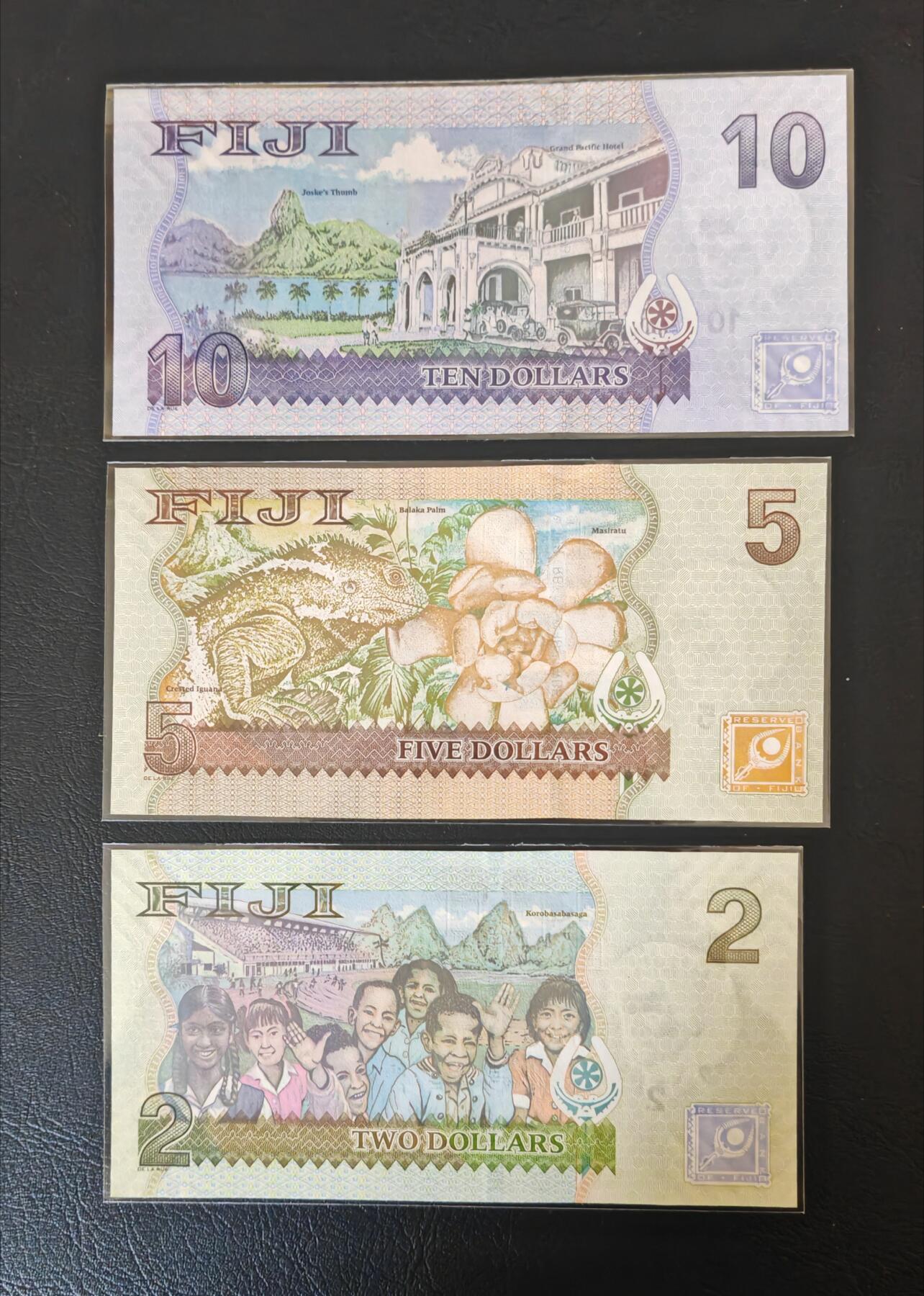 【礼羽收藏】🌏世界钱币拍卖第124期 （一组1张）【UNC】大洋洲 斐济 2.5.10 大面值是塑料钞