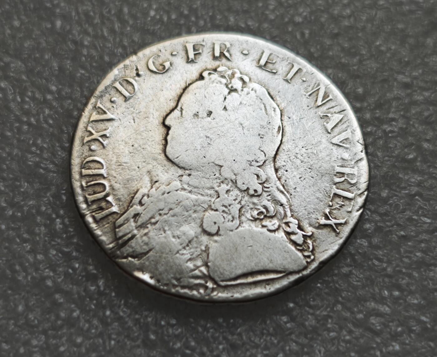 瓶子🏺第229期拍卖会[节后2月24日发货]  法国波旁王朝路易十五1733年1埃居大银币  28.3克