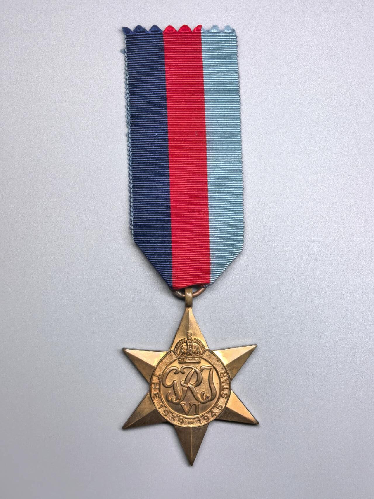 小驴勋章奖章收藏2月22日周日晚六点拍卖（珍爱和平，收藏战争，铭记历史，勿忘国耻，忠党爱国。有偿代拍，送拍规则在简介最后，参拍须阅读规则后再参拍，关系到运费包装发货时效真假辨别等关键信息，拍卖时不再发原图，看大图店主微信码在拍卖店铺介绍里） 英国二战之星