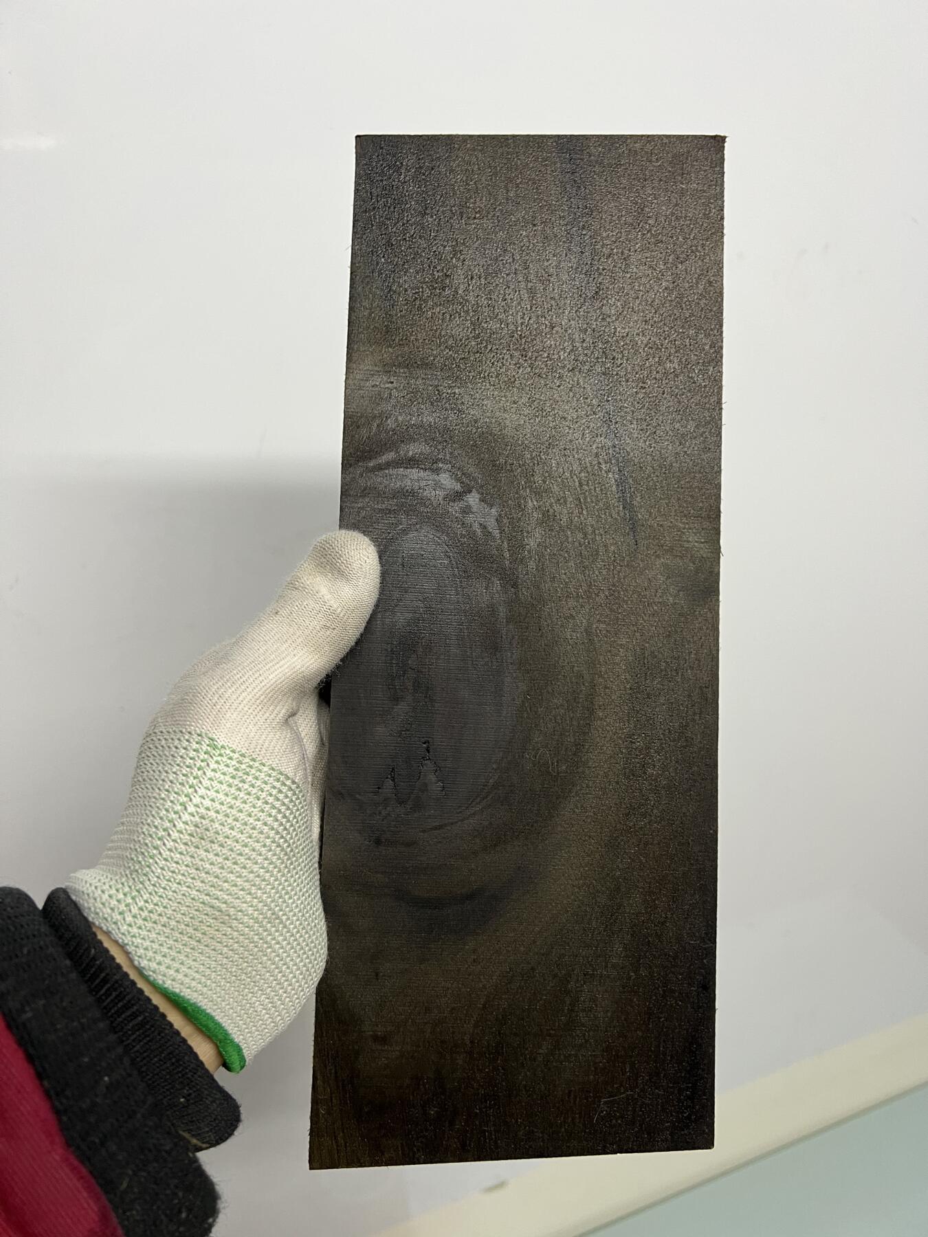 零元拍：NO.12爆满金丝乌木金丝楠 3D炫彩 ，无需打磨就已经金光闪闪。满金丝药香，尺寸约：29.5/11/2.7厚CM。