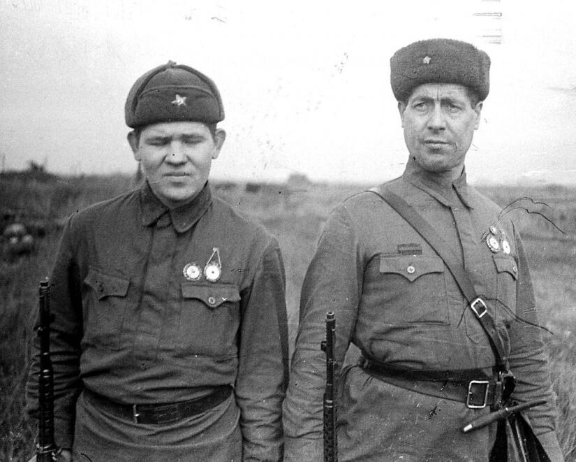 靖甫拍卖第四场 苏联步兵优秀射手证章 1938年版 上挂链饰部分被切除 珐琅磕碰