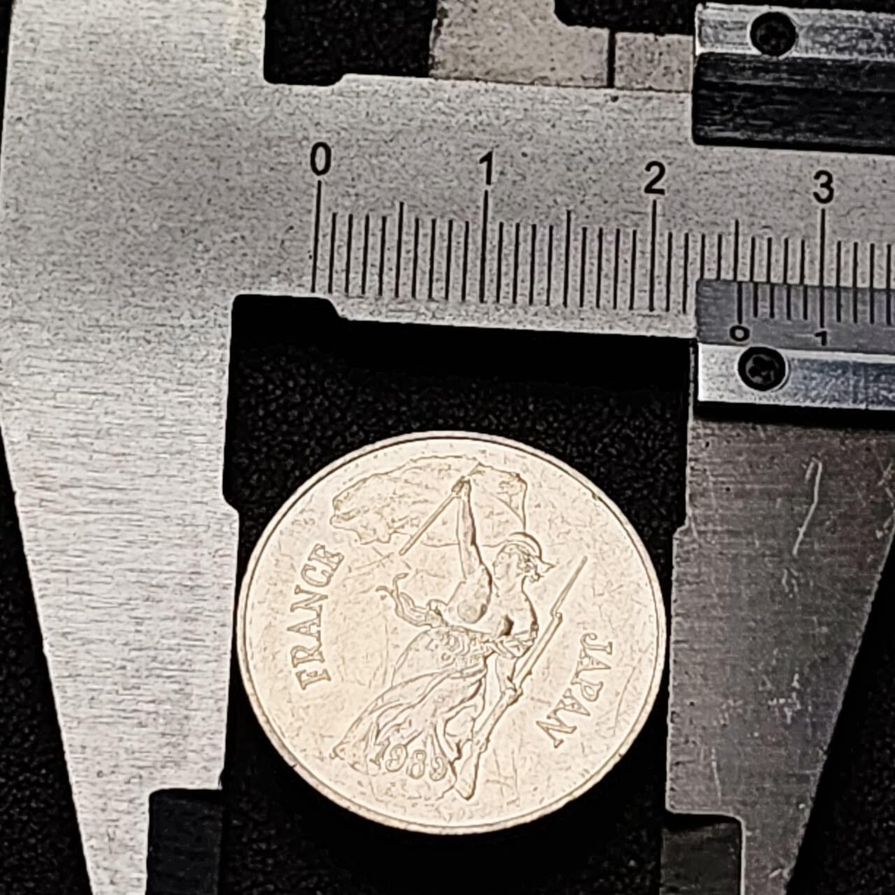 泉币菌-第191场- 迎春节专场 本场拍品多 请提前出价（本周五和之前拍的 2月14日发货） 1983年 法国巴黎造币厂 法日 友好交流 纪念银章 玛丽安娜-自由引导人民 25.2×2mm 7.94g 含银量不清楚 