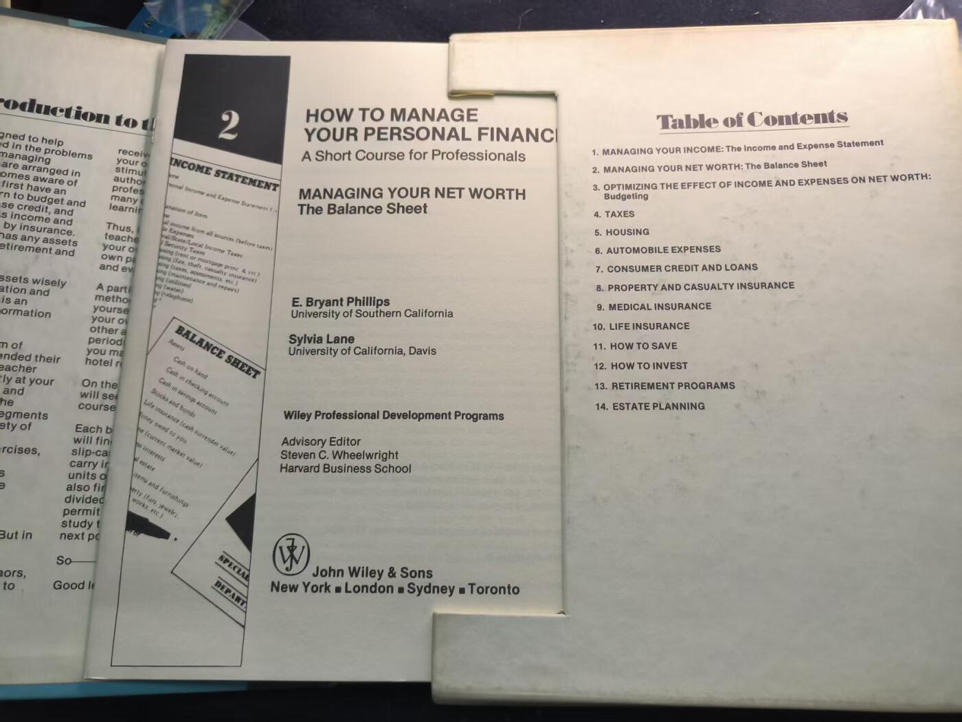 （450件拍品！制服徽章盛宴）罗岚⭐爱藏⭐年前甄选大拍场-店主清仓处理-分享拍场额外现金红包（实体经营） 《How to Manage Your Personal Finances: A Short Course for Professionals》（《如何管理你的个人财务：面向专业人士》）出版于 20 世纪 70-80 年代，是当时美国专业人士进行自我提升和财务规划的重要工具。它将企业财务管理的严谨方法应用于个人理财，这种理念至今仍有很强的指导意义