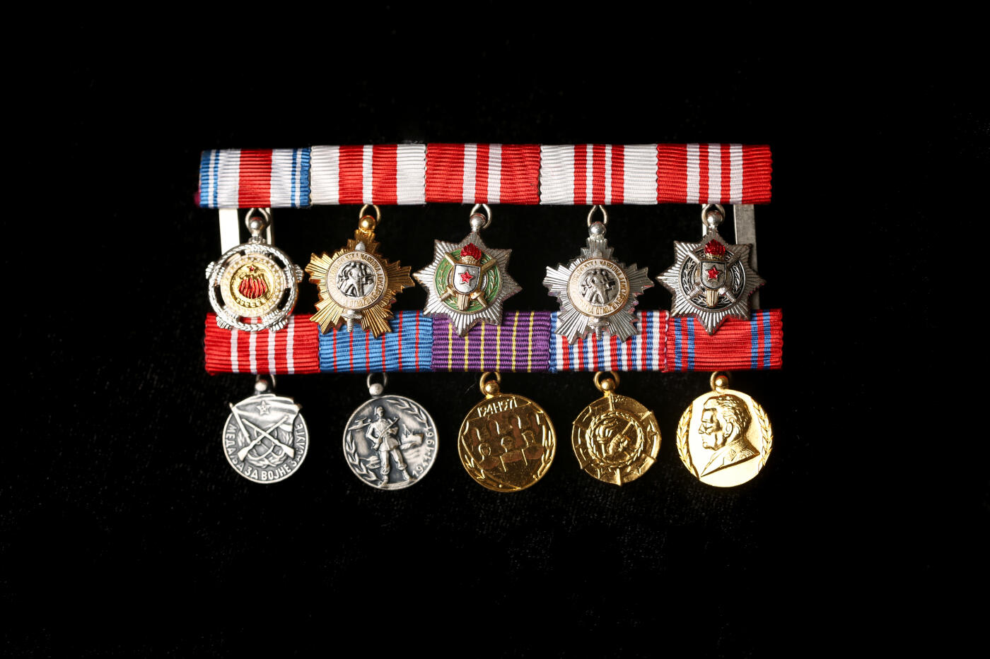 欢庆春节！戎马世界章牌大赏第111期春节大拍 南斯拉夫mini十联略，非常少见的mini大联排