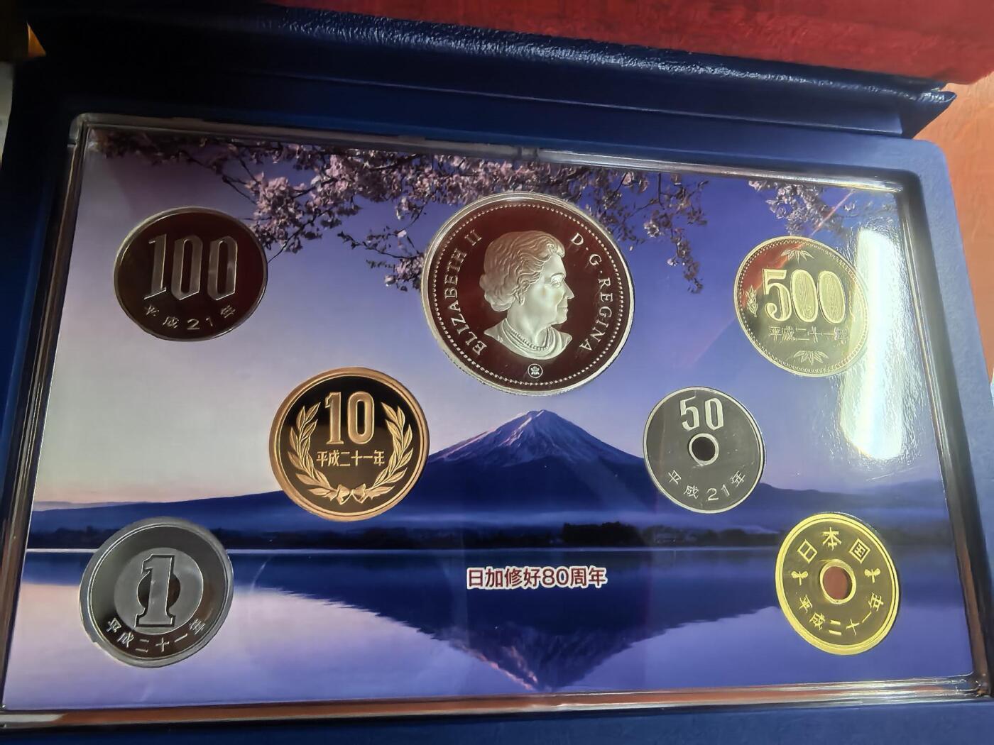 长老汇蛇年精选第一百场拍卖 2009日本和加拿大友好80周年7枚精装套币，盒证全，含5加元同主题精制银币1枚，25.175克925银，克书标注1盎司999银