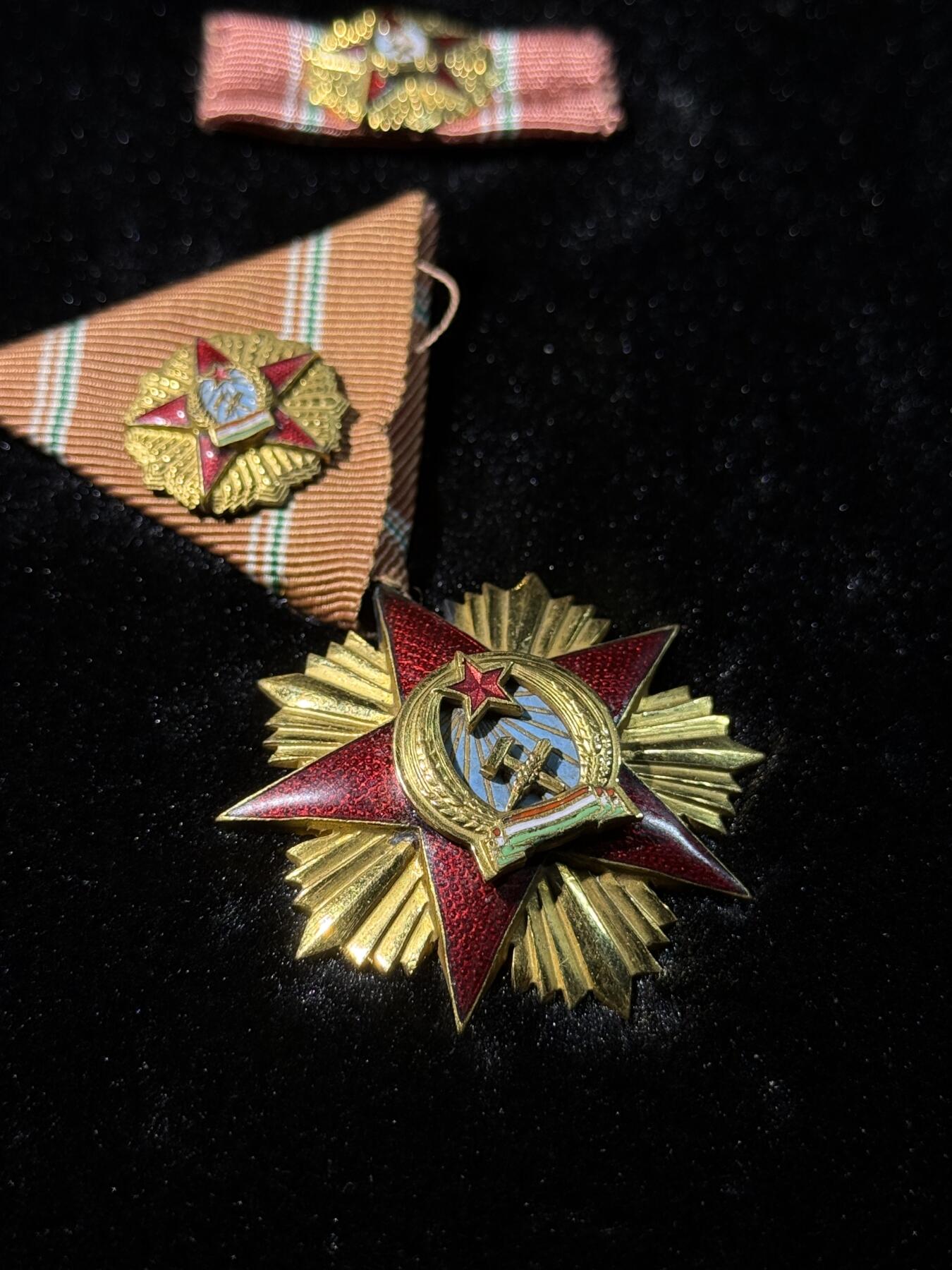欢庆春节！戎马世界章牌大赏第111期春节大拍 匈牙利二级功勋勋章挂章，带mini章，授予时期1949～1953，匈牙利高级勋赏，非常少见