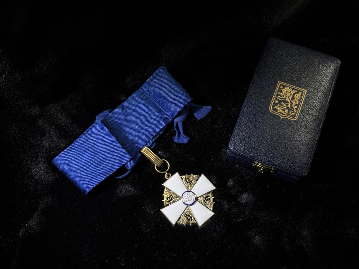 欢庆春节！戎马世界章牌大赏第111期春节大拍 芬兰指挥官级白玫瑰勋章，银制带原盒