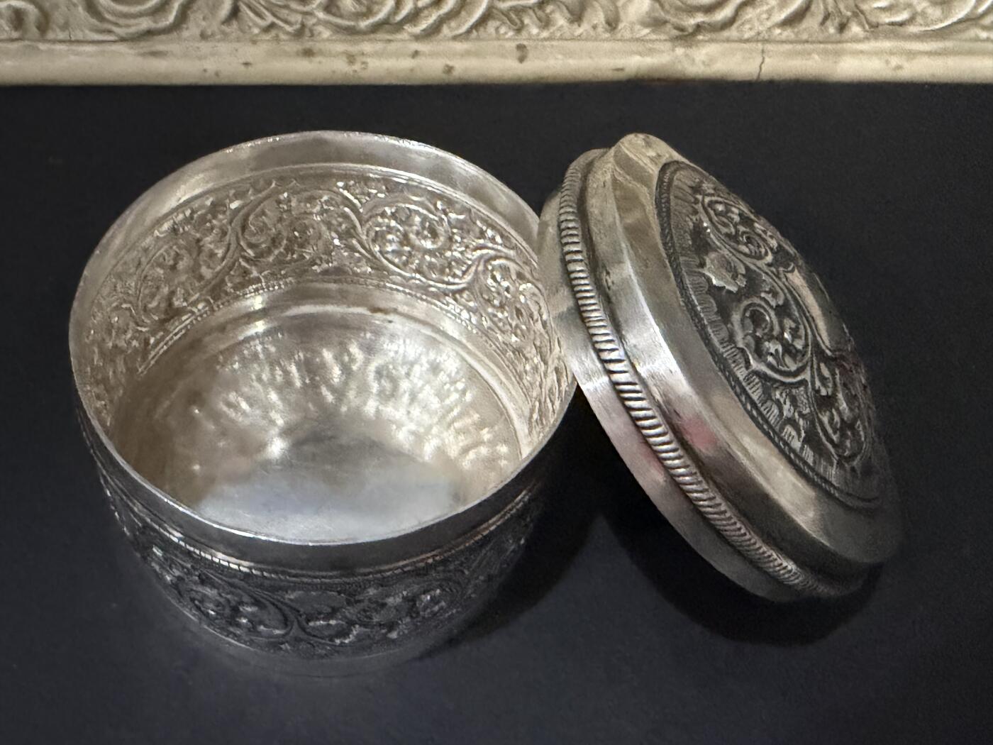 海外回流春节精品专场（一） 法国回流19世纪纯银盒子（6.3cmX5.5cm，98.7g，无银标）