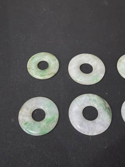 海外回流精品拍卖（五一专场） 法国回流清代翡翠环六只（直径2.4cm-2.8cm）