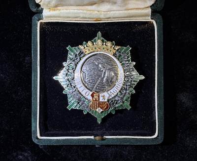 欢庆春节！戎马世界章牌大赏第111期春节大拍 - 西班牙农业功勋勋章星芒章，佛朗哥时期版本，带盒