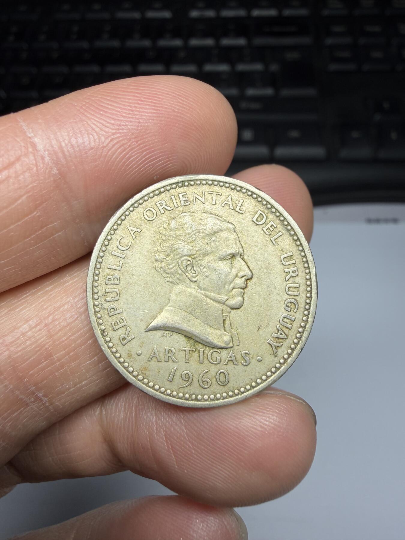 2025年集古藏今外币拍卖第二期-第7场—（总第307拍），可以寄存60天，满160元包邮。 1960年乌拉圭1比索