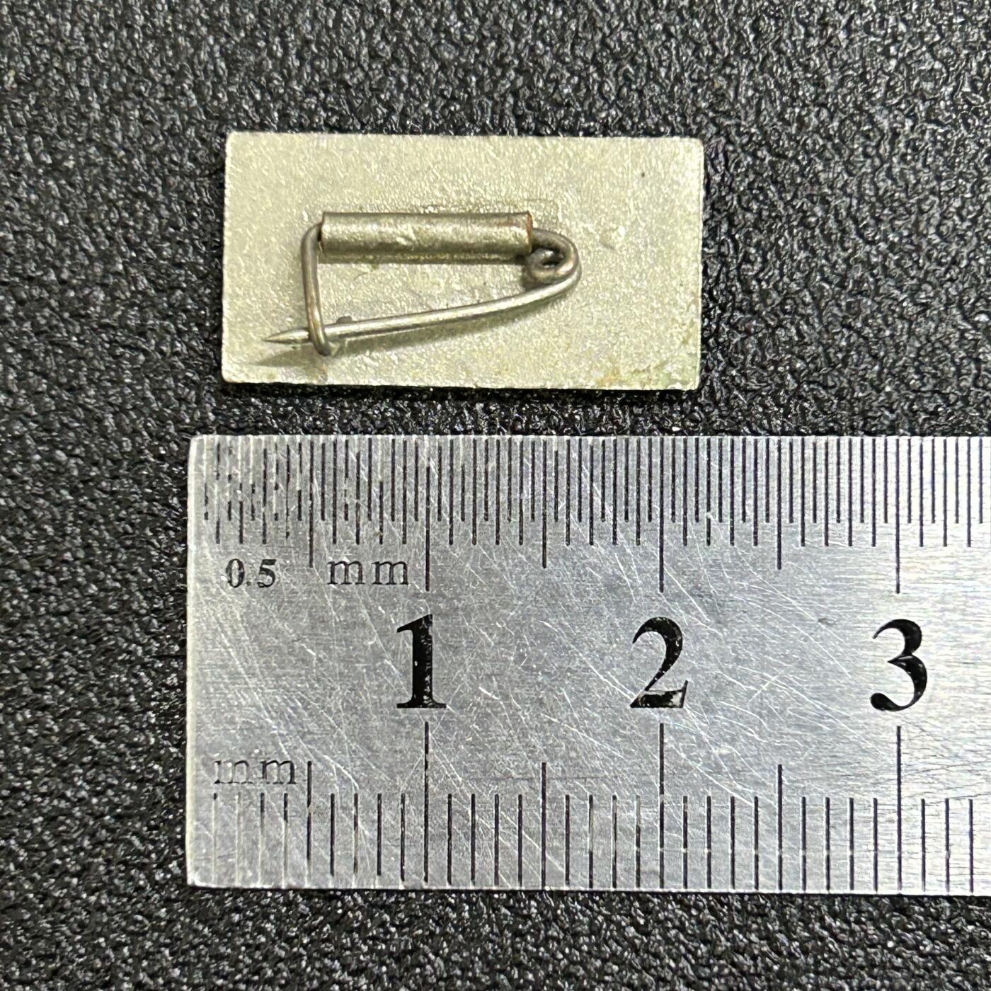 西秦中古拍卖第七十七期 2026马年新春专场 本场拍品年初九发出 日本昭和时代 党派 宗教徽章