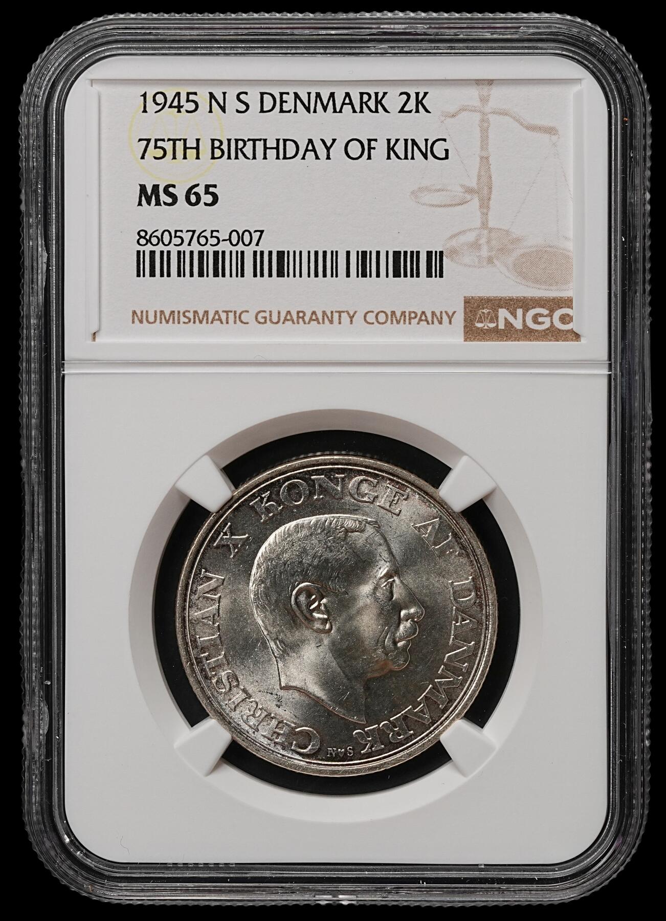 修遠堂世界钱币第105期，马年首拍 NGC MS65 1945年丹麦国王75岁大寿纪念2克朗银币 重15g，含银80%