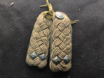 （450件拍品！制服徽章盛宴）罗岚⭐爱藏⭐年前甄选大拍场-店主清仓处理-分享拍场额外现金红包（实体经营） - 民主德国人民军野战中校肩章