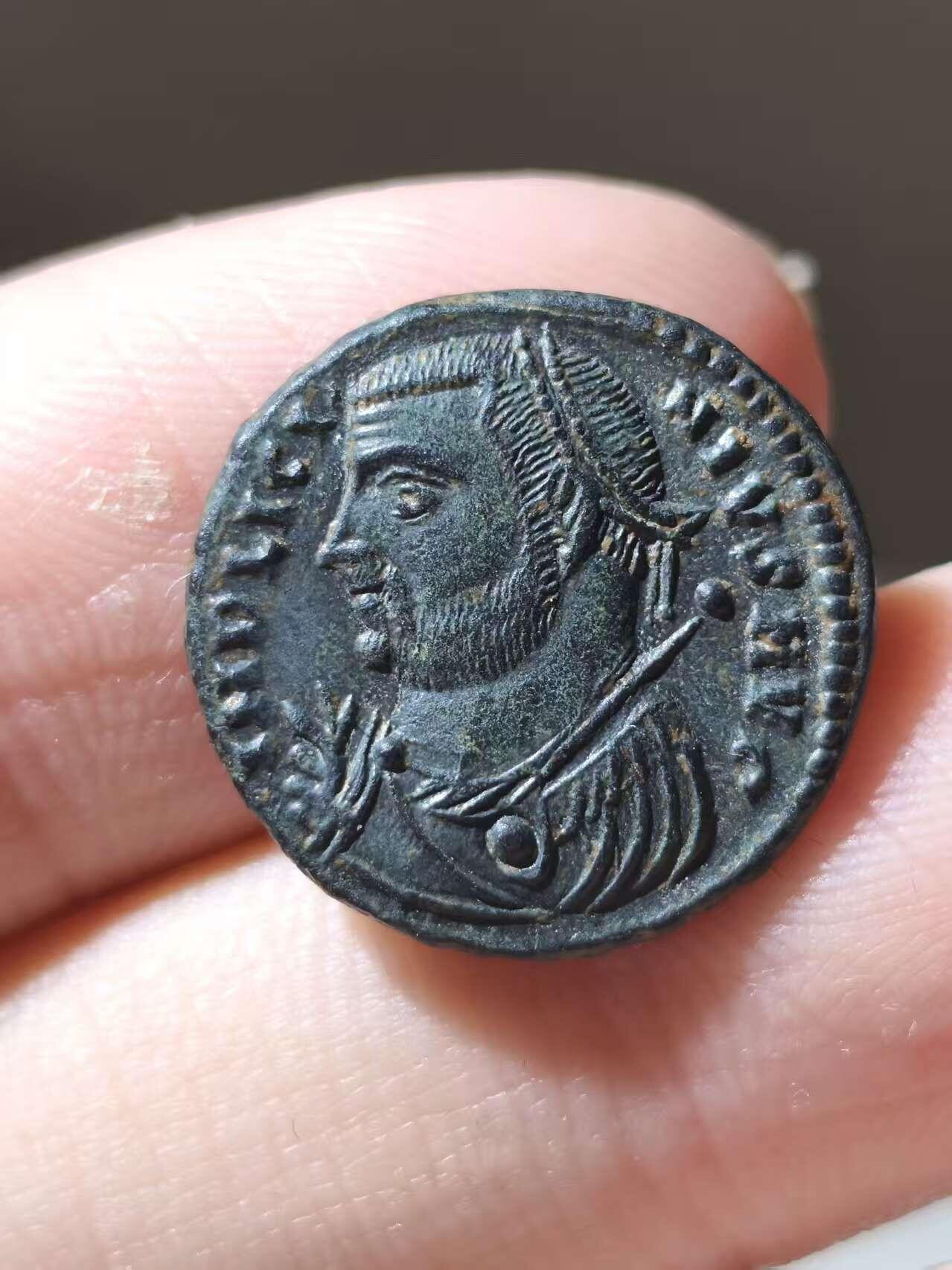 星盘世界钱币二月二十一日初五 世界古典币春节精品大拍 祝各位藏友马年大吉-新年新气象！ 极美品！李锡尼一世（公元308年8月11日-324年9月在位)正面铭文：IMP LICI-NIVS AVG.正面图案：李锡尼二世戴桂冠、着铠甲，呈左向四分之三正面胸像