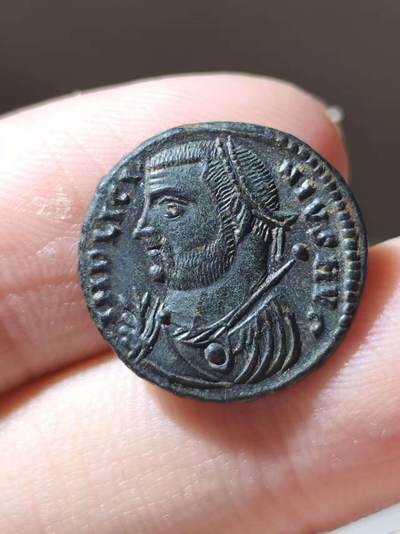 极美品！李锡尼一世（公元308年8月11日-324年9月在位)正面铭文：IMP LICI-NIVS AVG.正面图案：李锡尼二世戴桂冠、着铠甲，呈左向四分之三正面胸像