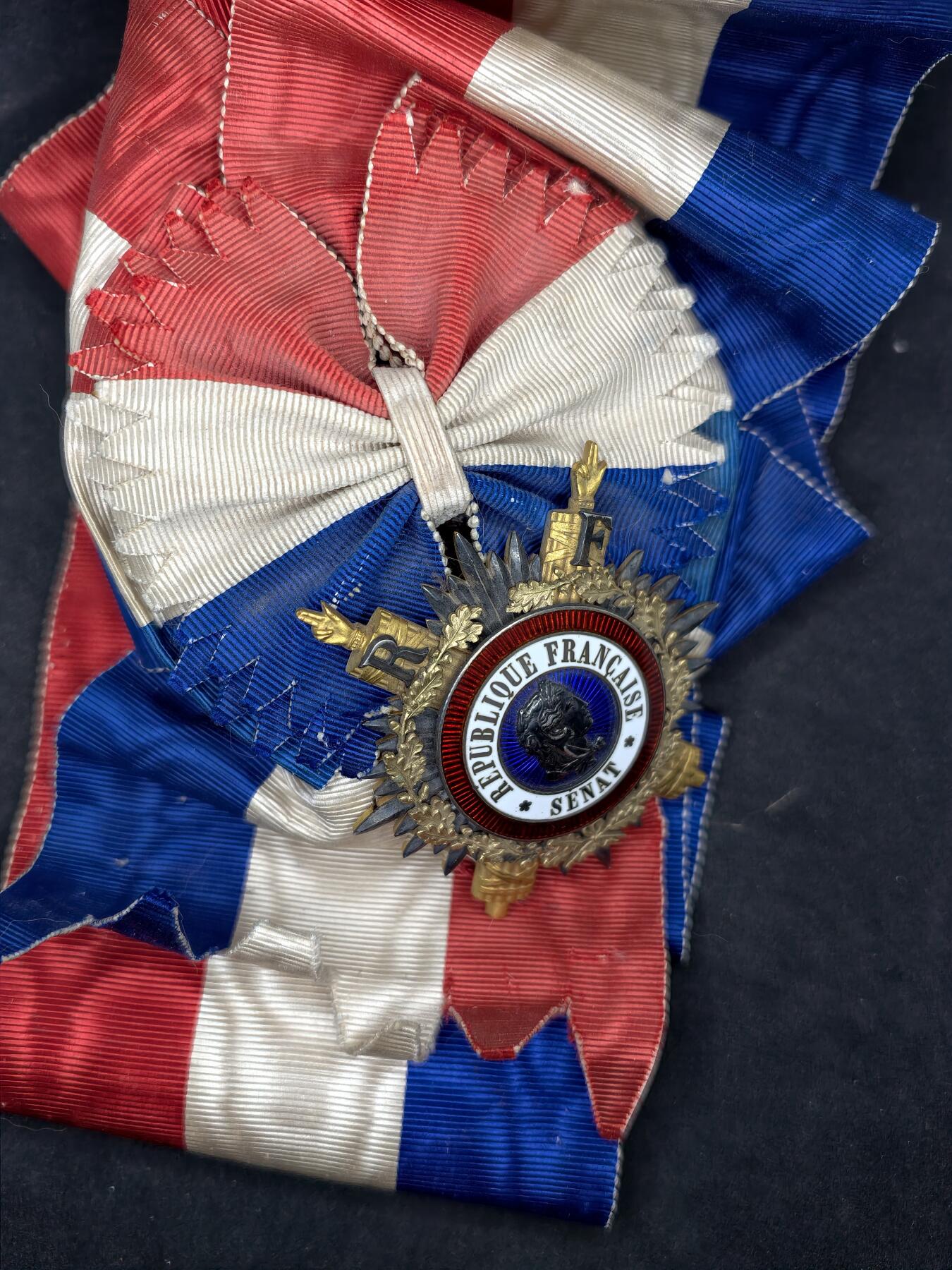 凯旋世界勋赏（第22期新年大拍）（欢迎送拍）（对拍品有疑问请询问客服，不接受到手刀，出价默认拍品品相。请认真阅读拍卖规则！出价默认已认可！）（收到货请录制开箱视频，无视频概不处理问题。） 法国大绶带议会证章美品