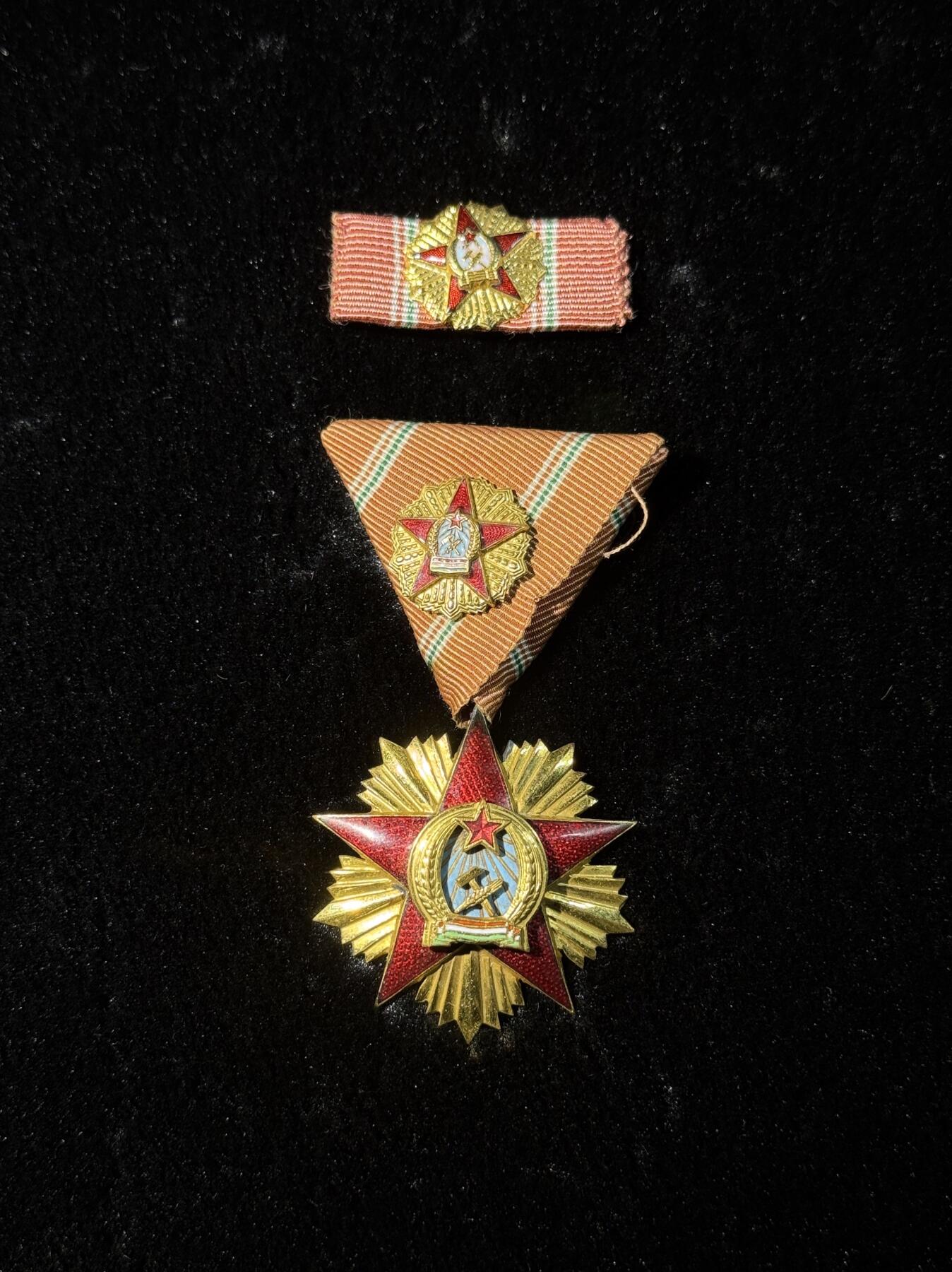 欢庆春节！戎马世界章牌大赏第111期春节大拍 匈牙利二级功勋勋章挂章，带mini章，授予时期1949～1953，匈牙利高级勋赏，非常少见