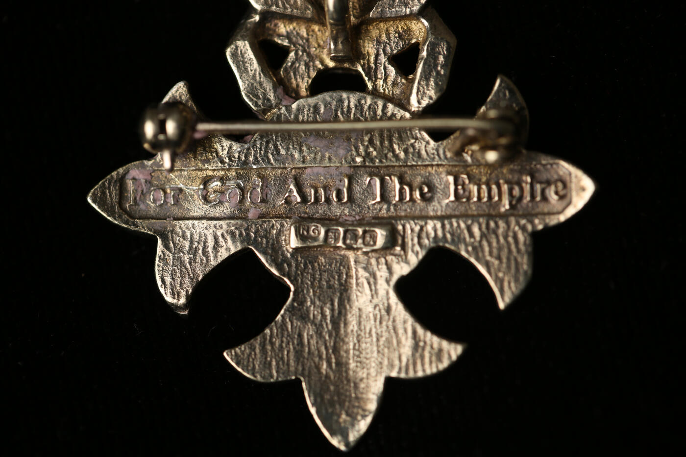 欢庆春节！戎马世界章牌大赏第111期春节大拍 大英帝国勋章胸针 银制 供女性 OBE 勋章 获得者佩戴（可以作为项链吊坠活着胸针）