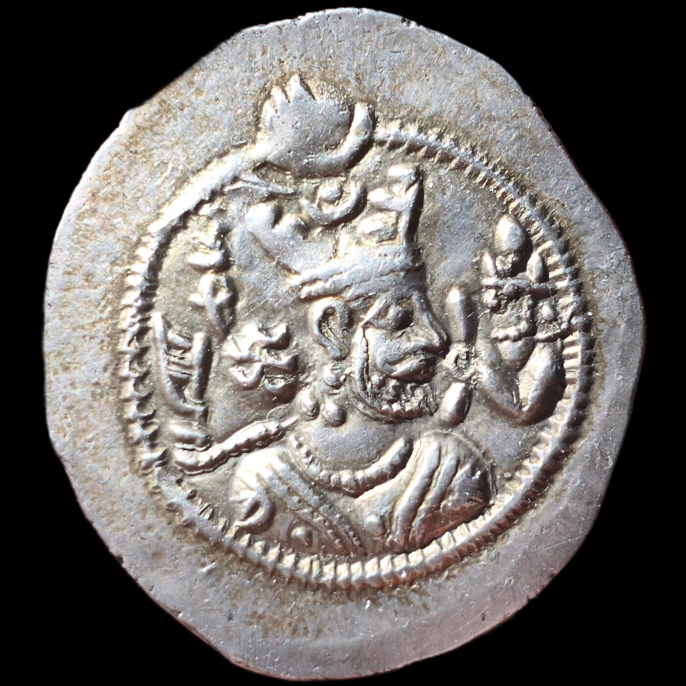 星盘世界钱币二月二十一日初五 世界古典币春节精品大拍 祝各位藏友马年大吉-新年新气象！ 稀少精品！扎马斯普（上飘带版）在位仅两年，版式单一，且存世量稀少，版式以大版本分为上飘带、下飘带版，此枚为上飘带版，高点细节保存完好，实属难得的珍品